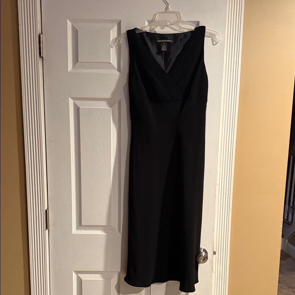 NWT Jones Wear Classic Black Midi Dress